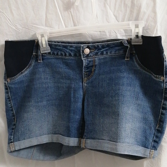 OLD NAVY MATERNITY JEANS SHORTS - Picture 2 of 6